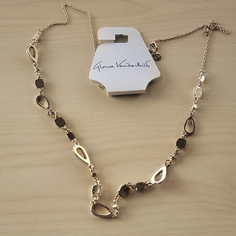 Women's necklace
